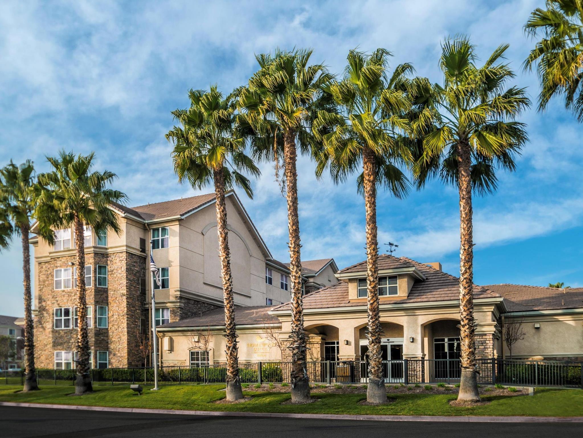 Homewood Suites By Hilton Ontario רנצ'ו קוקמונגה מראה חיצוני תמונה