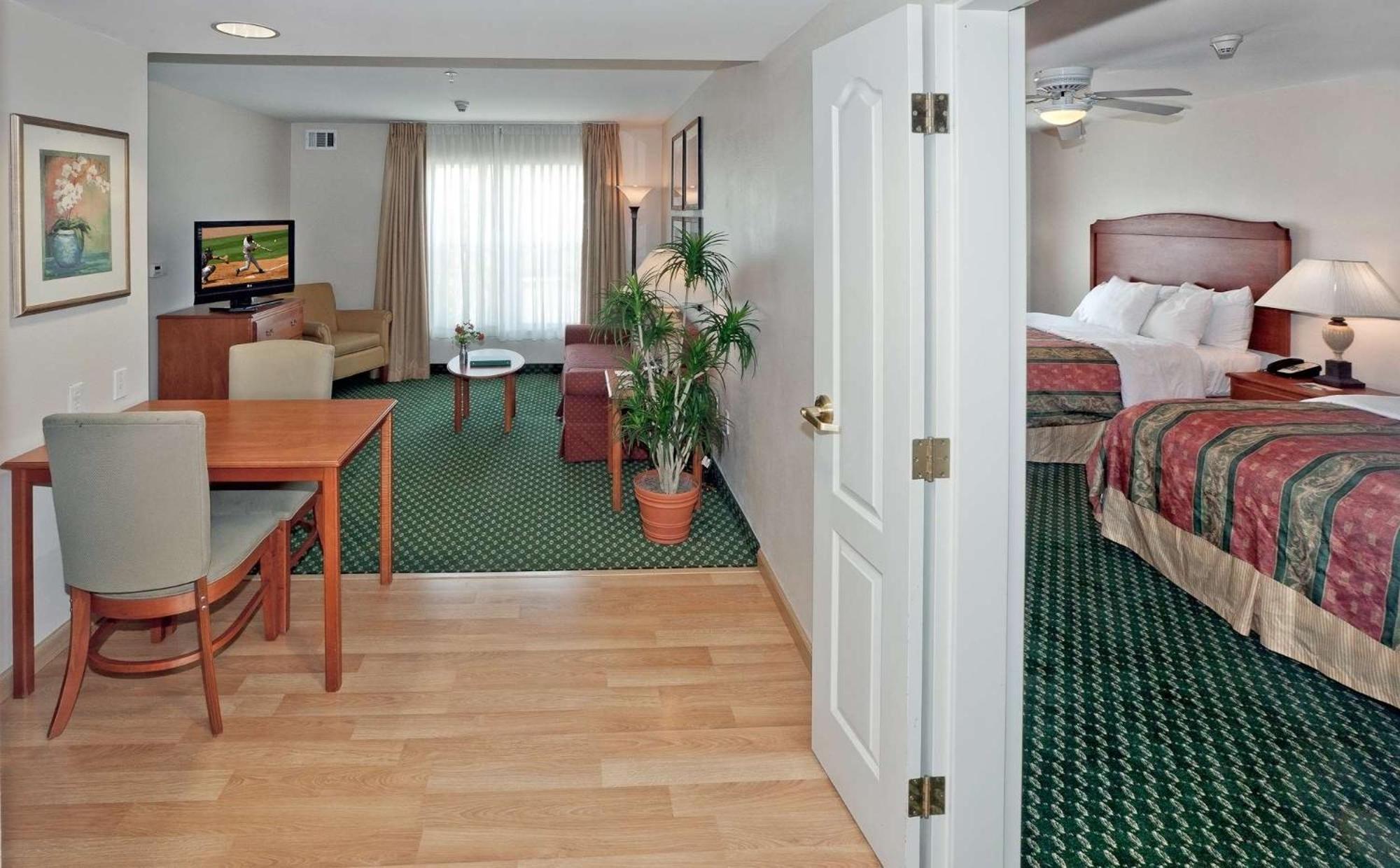 Homewood Suites By Hilton Ontario רנצ'ו קוקמונגה מראה חיצוני תמונה