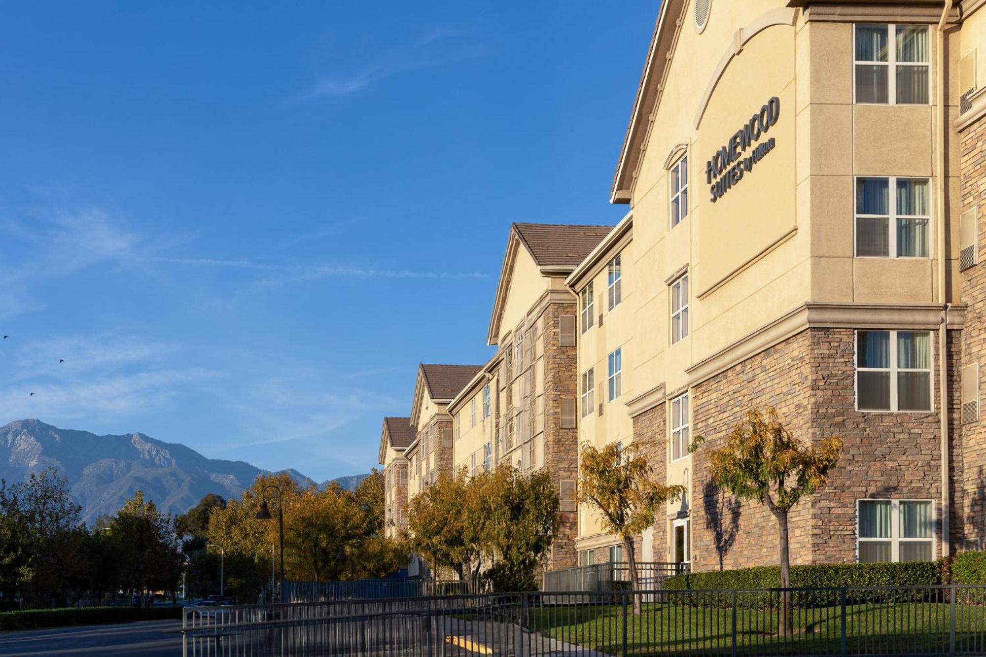 Homewood Suites By Hilton Ontario רנצ'ו קוקמונגה מראה חיצוני תמונה