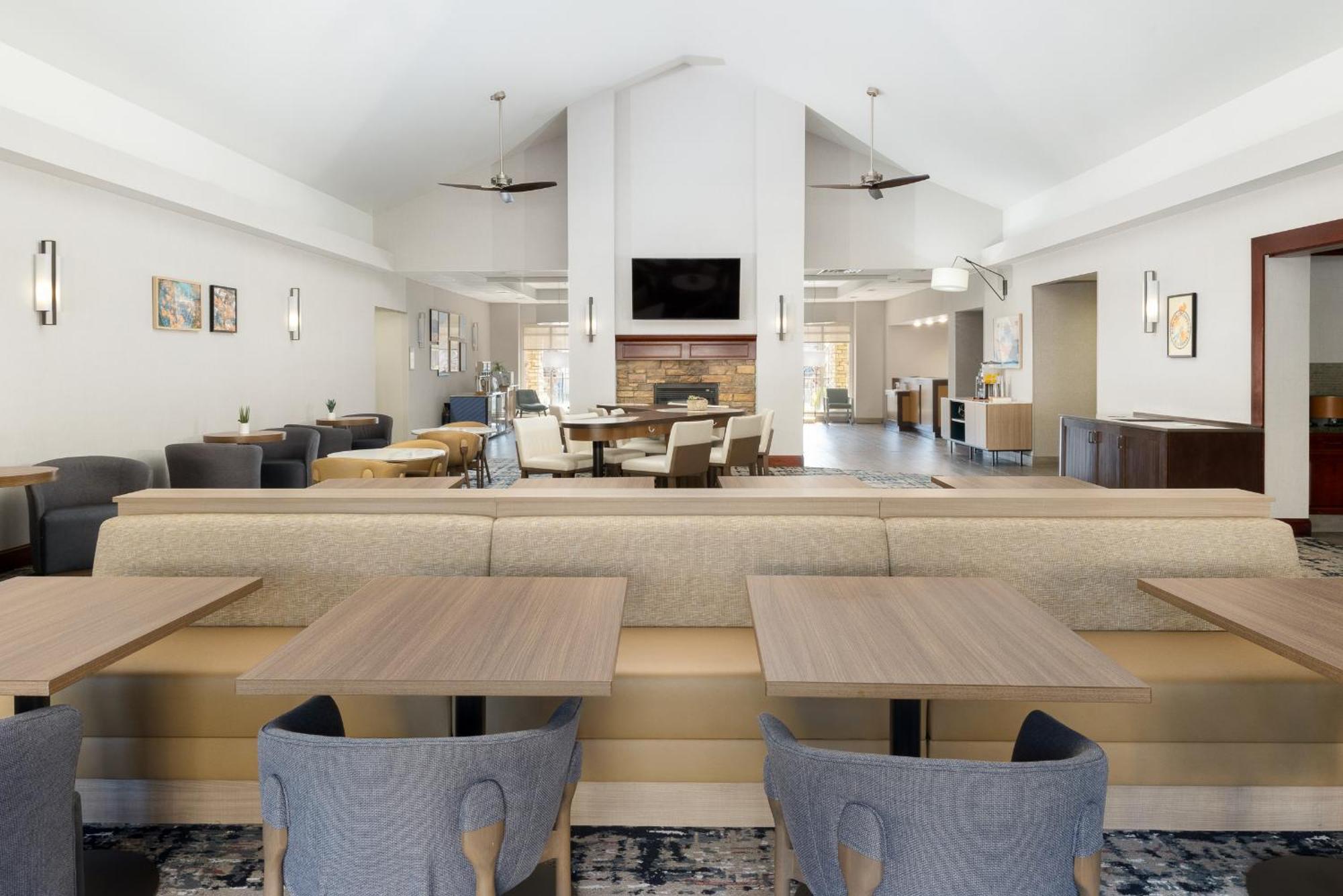 Homewood Suites By Hilton Ontario רנצ'ו קוקמונגה מראה חיצוני תמונה