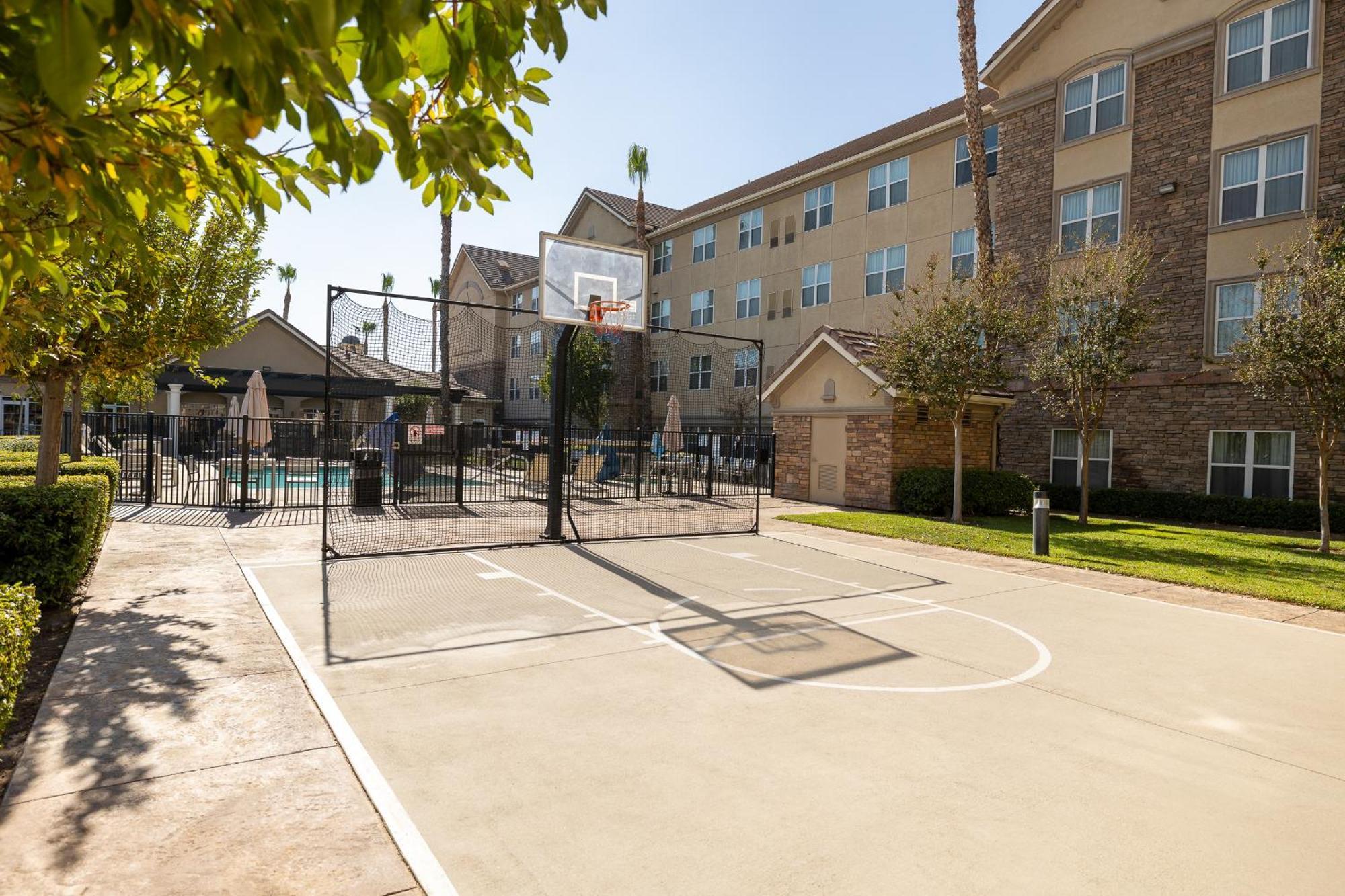 Homewood Suites By Hilton Ontario רנצ'ו קוקמונגה מראה חיצוני תמונה